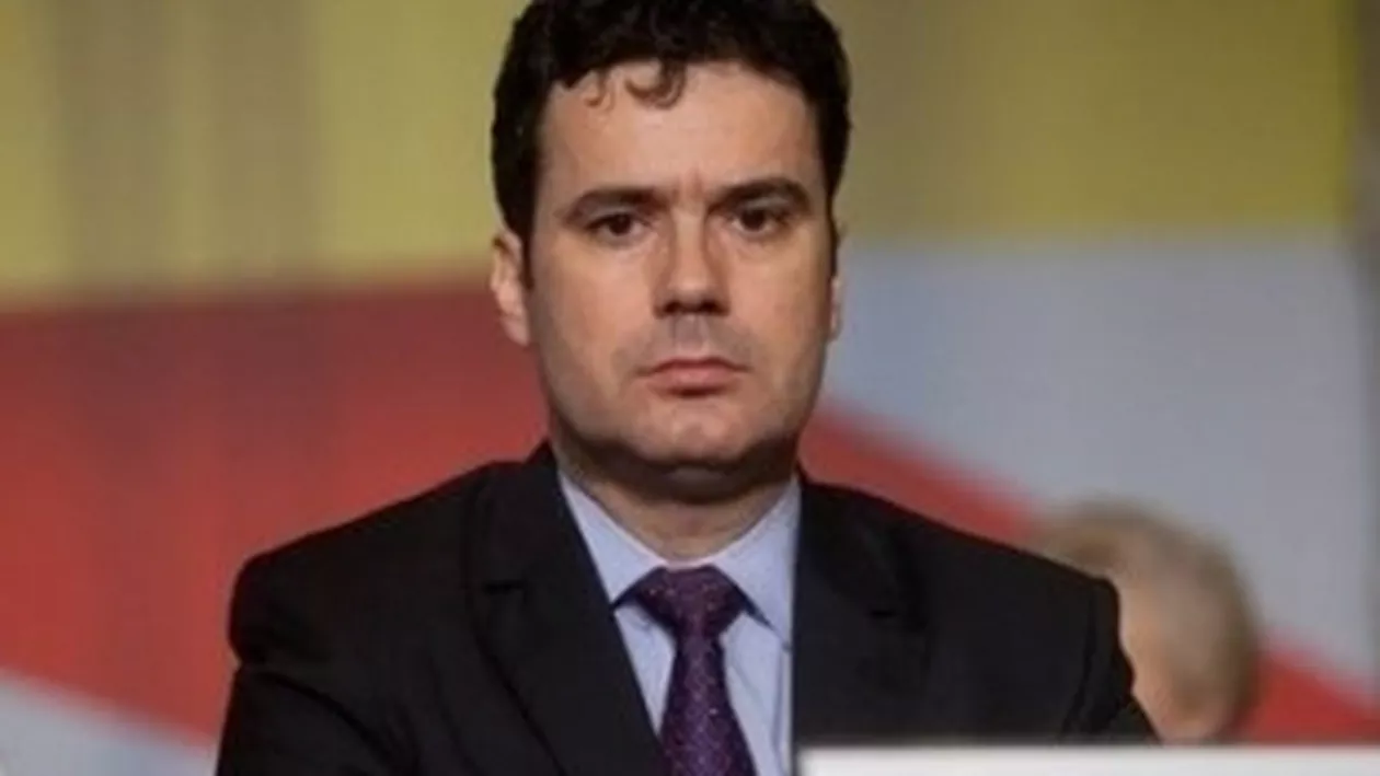 Ministrul Educației: Fondul clasei gestionat de şcoală este ilegal