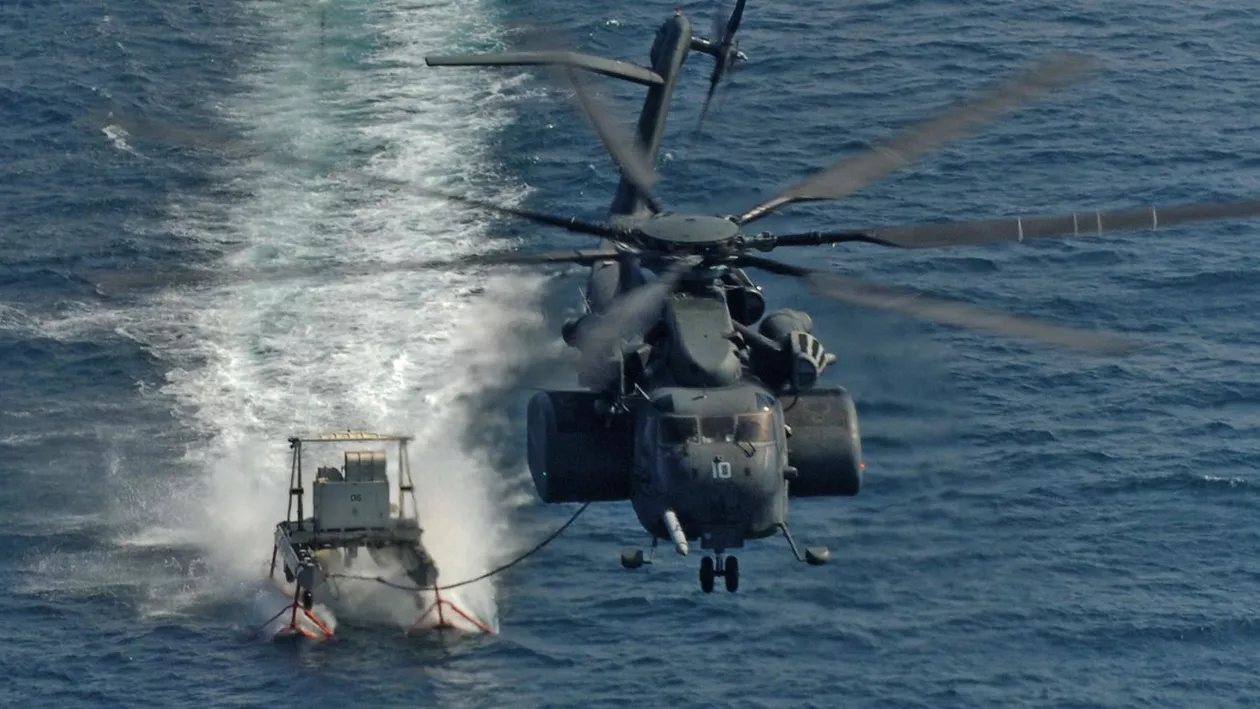 Două persoane au murit în urma prăbuşirii unui elicopter militar în Oceanul Atlantic