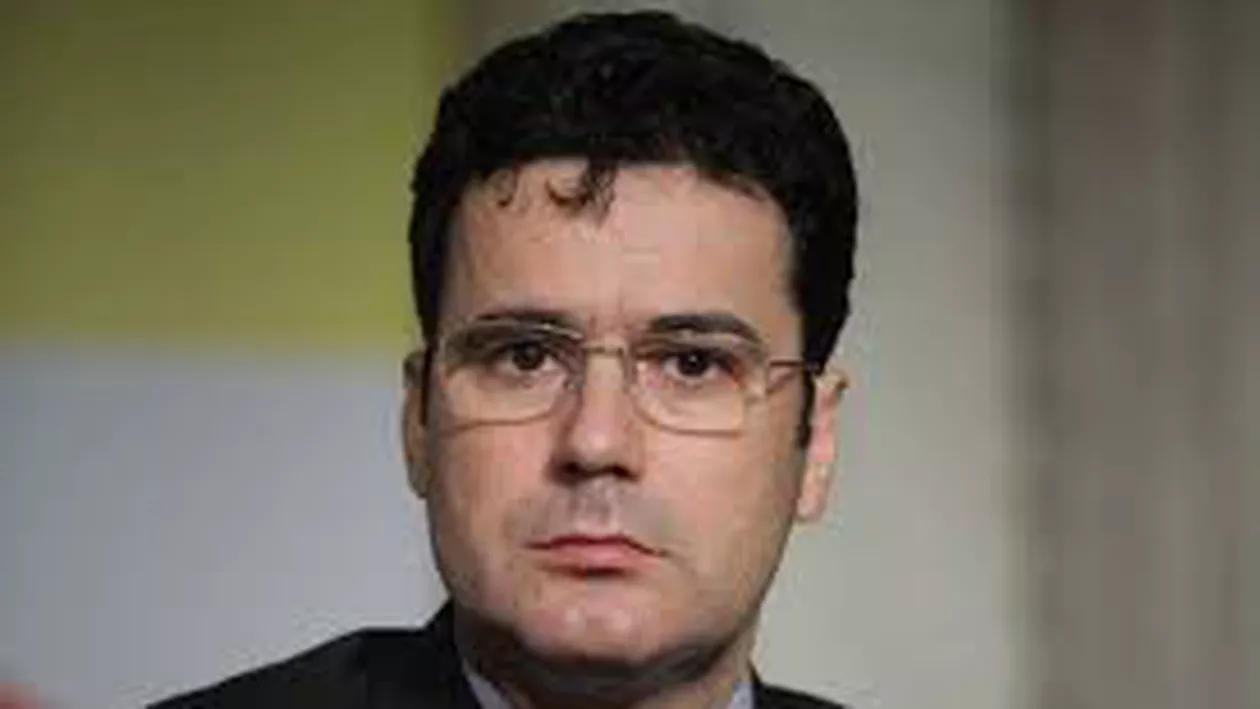 Remus Pricopie: Vânzarea de cărţi şi auxiliare în şcoli este ilegală