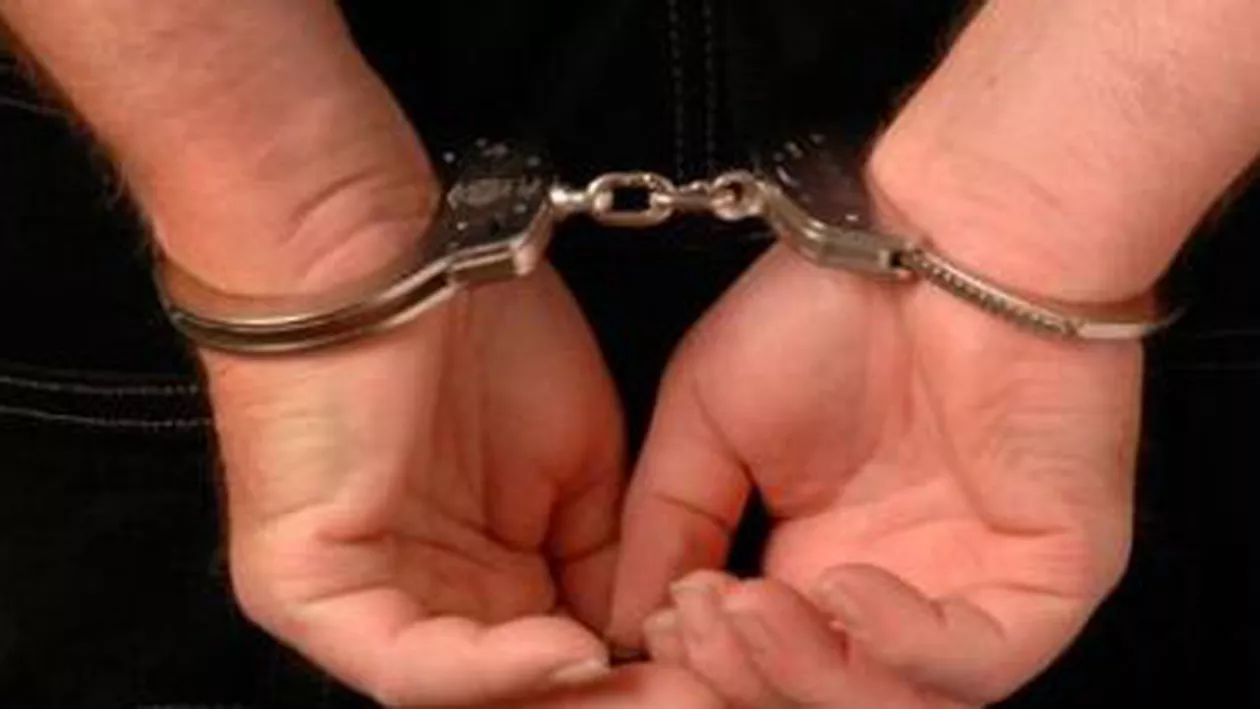 Bărbat care transporta 500 grame de explozibil, arestat la Paris