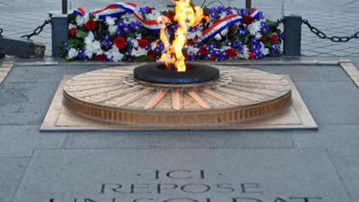 Paris: Un bărbat în stare de ebrietate a vrut să stingă flacăra de la Monumentul Soldatului Necunoscut