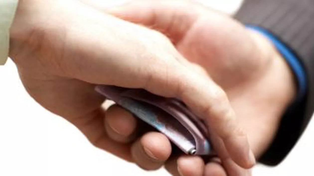 Un avocat bucureștean a fost reținut pentru trafic de influență în formă continuată