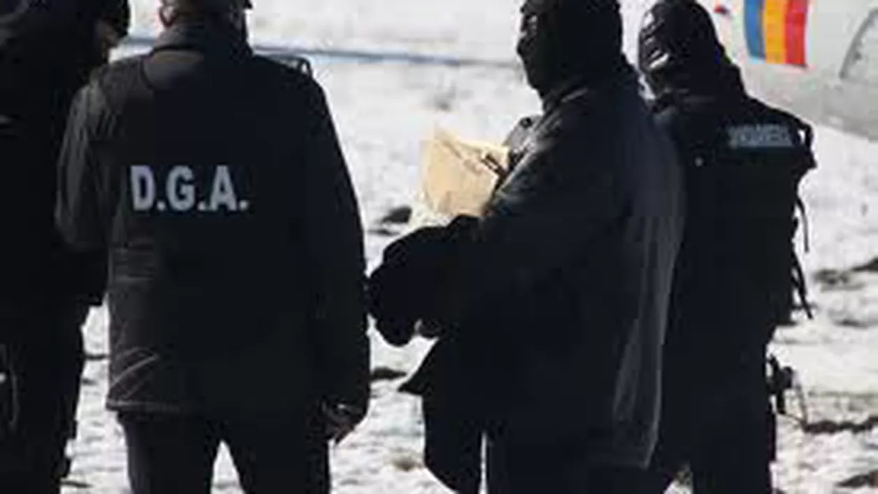 Încă un polițist de frontieră de la Vama Naidăș a fost reținut