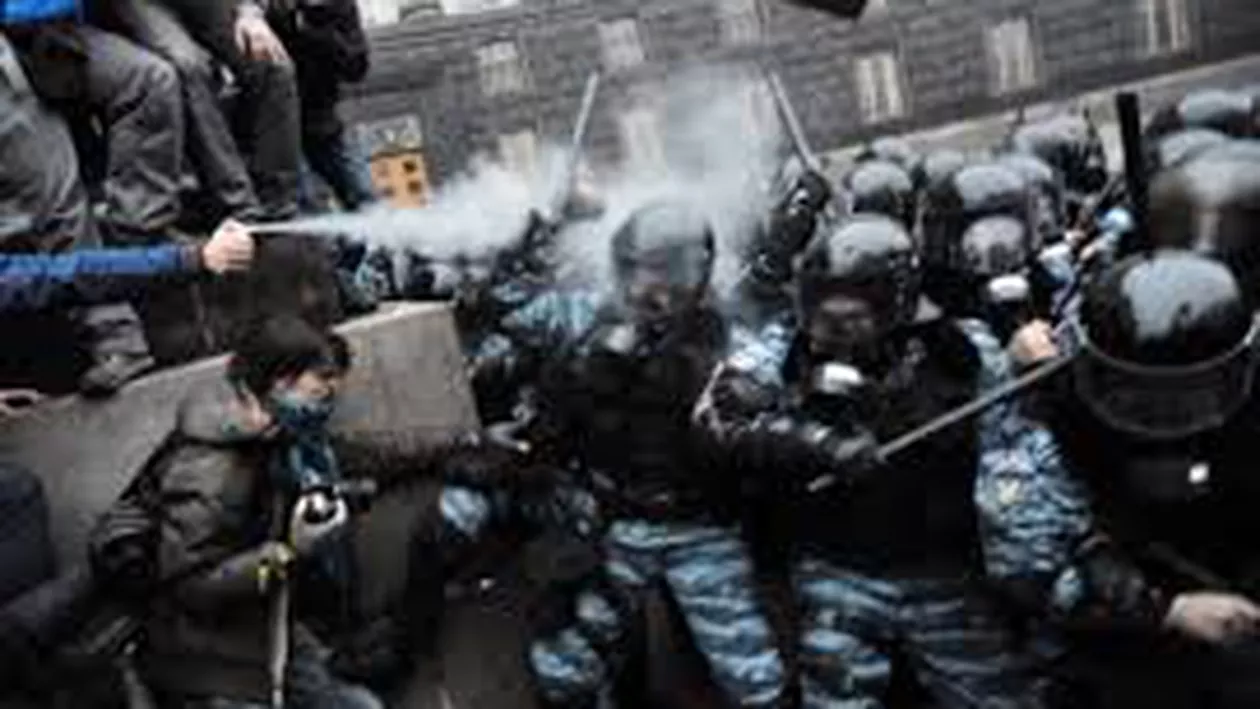 Proteste violente la Kiev: 200.000 de oameni au ieșit în stradă pentru a manifesta față de sancțiunile împotriva manifestanților