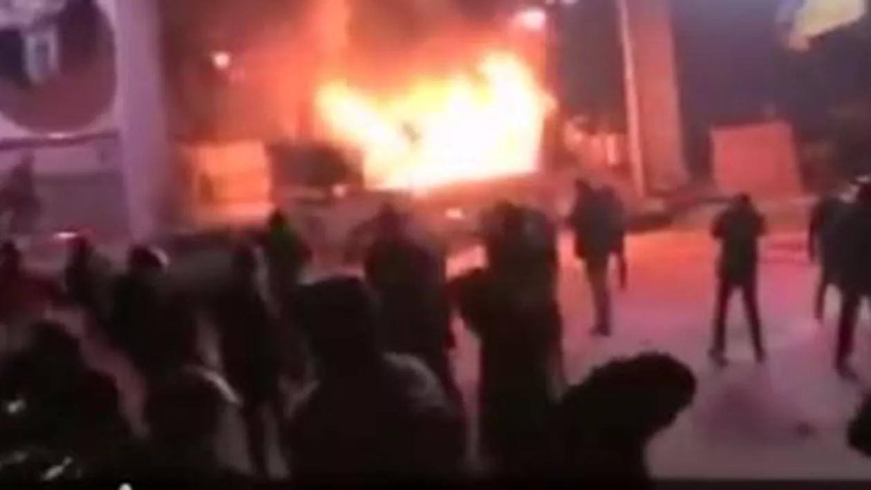 Ciocniri violente între manifestanți și forțele de ordine la Kiev (VIDEO)