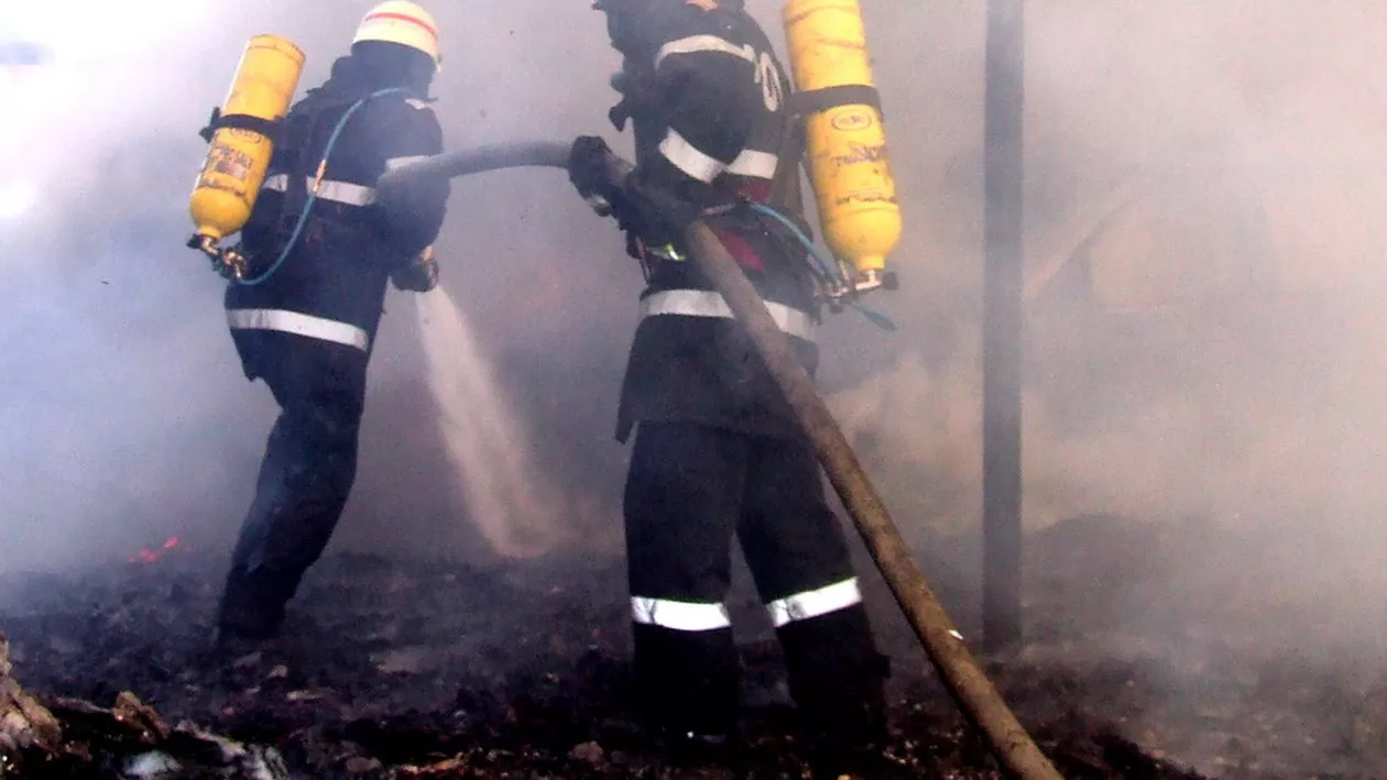 Sibiu: Trei persoane evacuate, în urma unui incendiu la un imobil