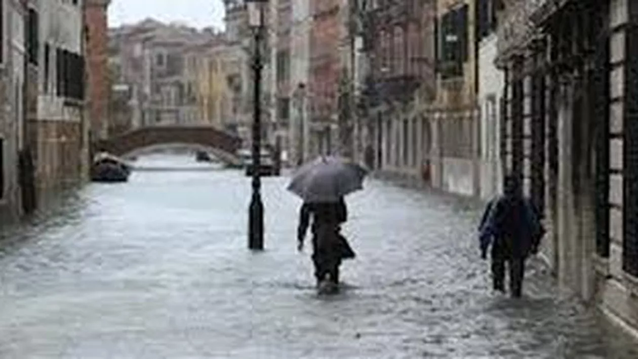 Italia: Un mort, un dispărut și 600 persoane evacuate, din cauza intemperiilor
