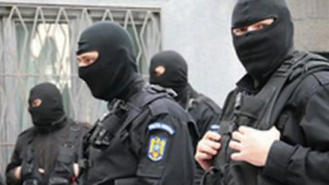 Percheziții în Ialomița, la persoane suspectate de șantaj, cămătărie și proxenetism