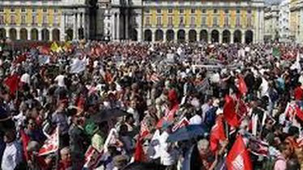 Lisabona: Sute de pensionari au protestat față de reducerea pensiilor
