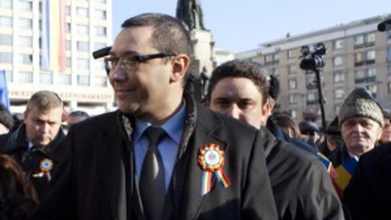 Peste 2.000 de persoane asistă la manifestările prilejuite de Ziua Unirii de la Iaşi: Politicienii, huiduiţi de participanţi