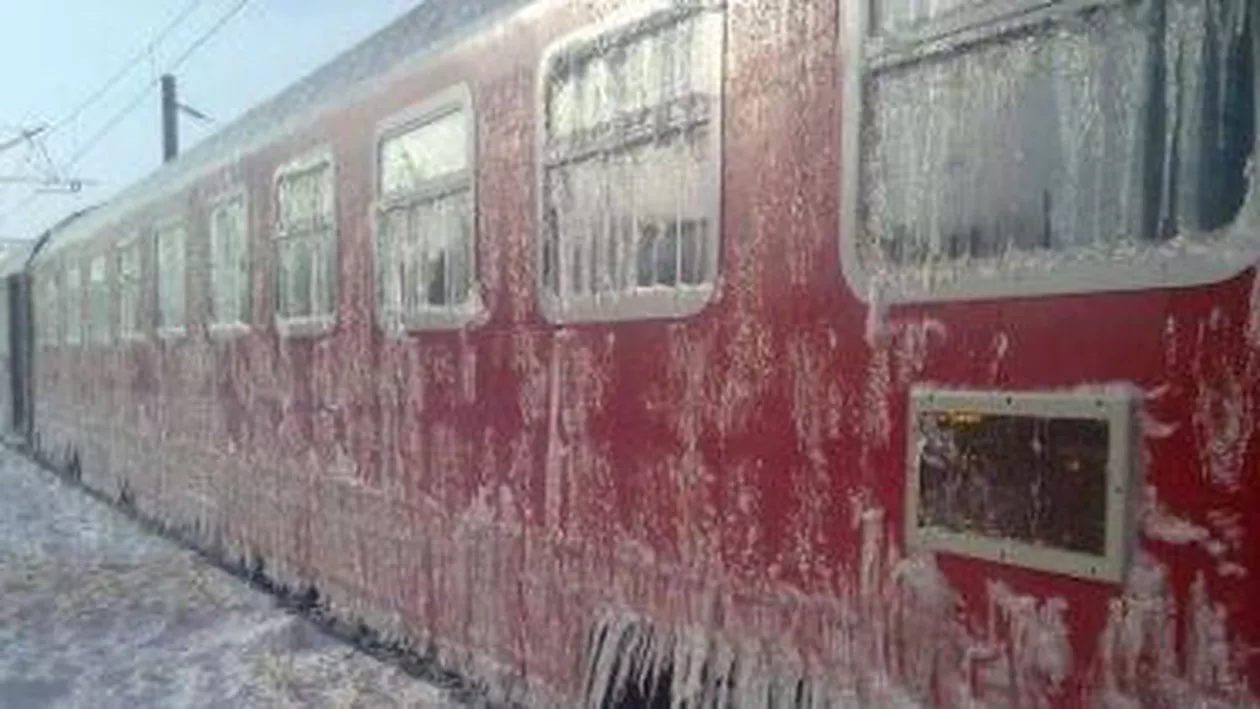CFR Călători: Trei trenuri, anulate din cauza ninsorii viscolite