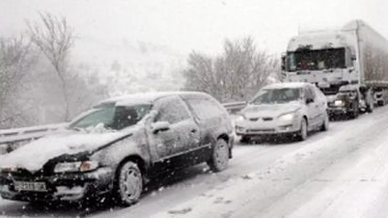 Autostrada 1 a fost închisă din cauza unui accident: Două persoane au fost rănite