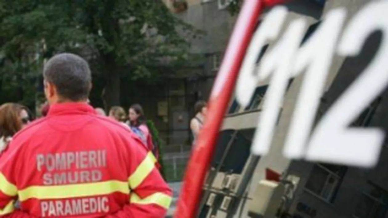 Un echipaj medical a mers pe jos pentru a ajunge la o femeie rănită pe A1