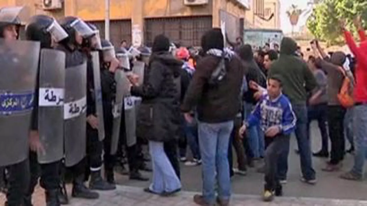 Egipt: Patru persoane au murit, în confruntări la manifestaţii ce marchează trei ani de la revoltă