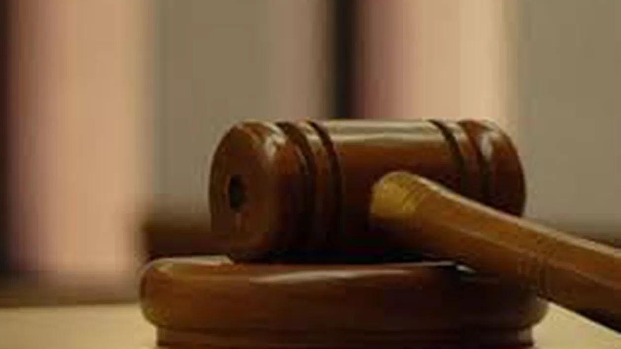 Avocată din Bucureşti, trimisă în judecată după ce a cerut 1.500 de euro pentru a interveni la un poliţist