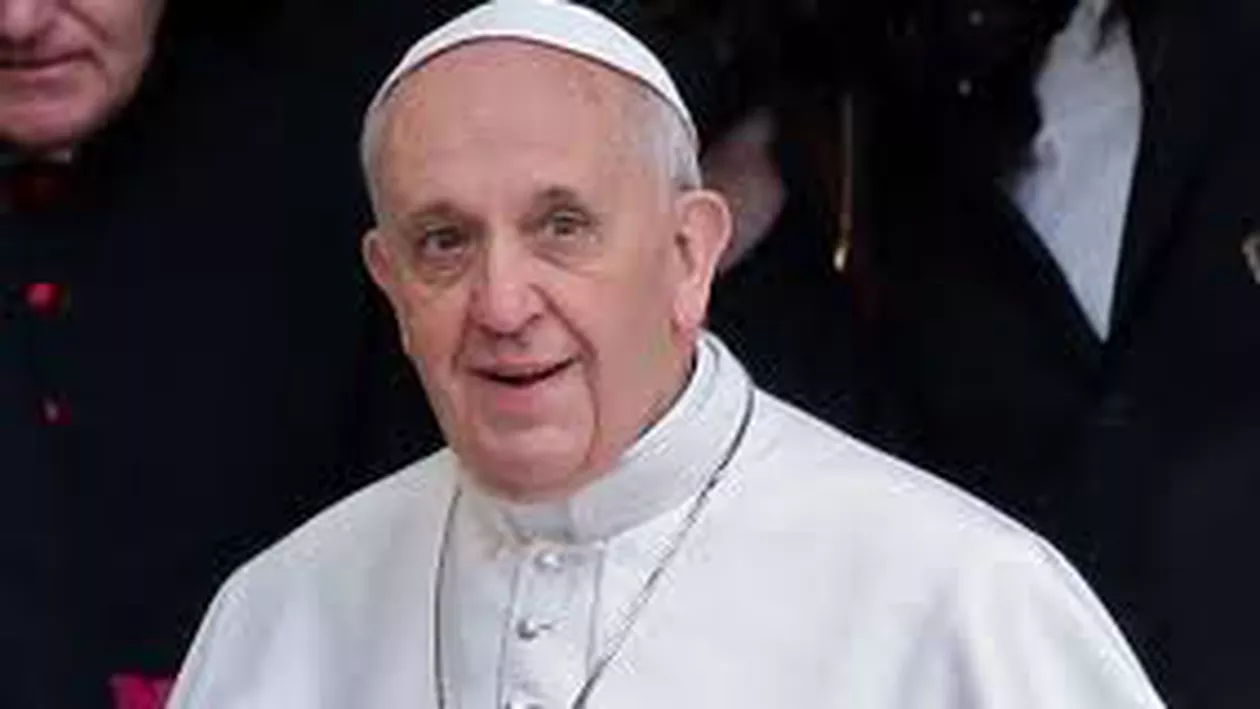 Un graffiti în care papa este Superman a fost postat pe Twitter de Vatican (FOTO)