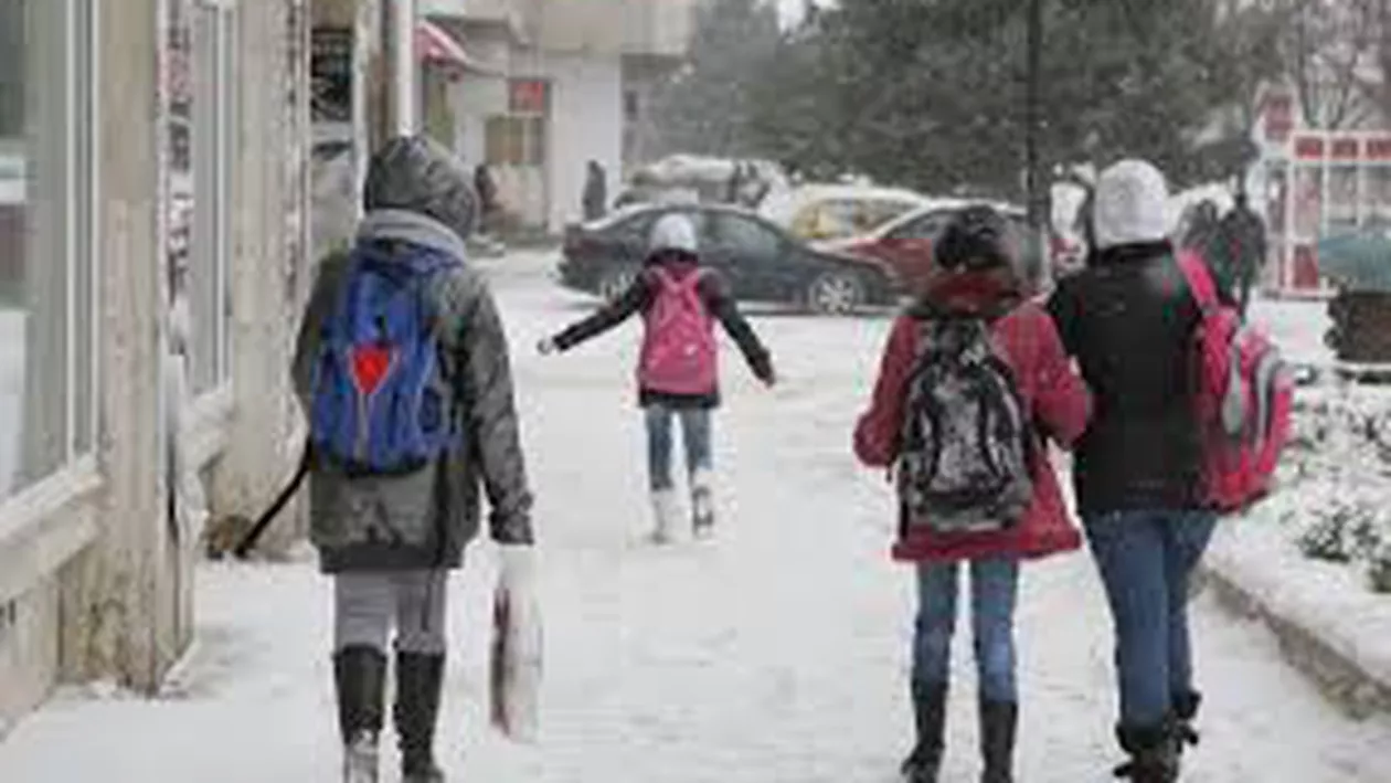 Școlile și grădinițele din București se redeschid joi