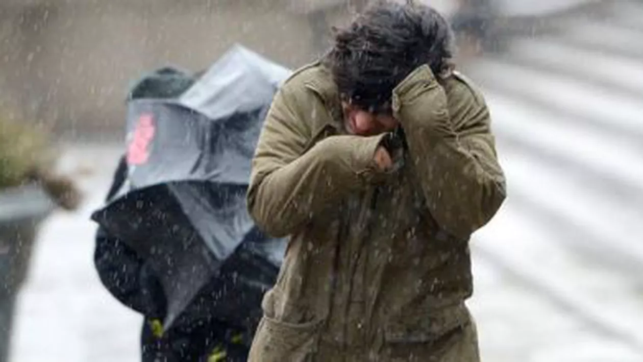 ANM: Cod galben de vânt prelungit în Botoşani, Suceava, Caraş-Severin, Timiş şi Sibiu