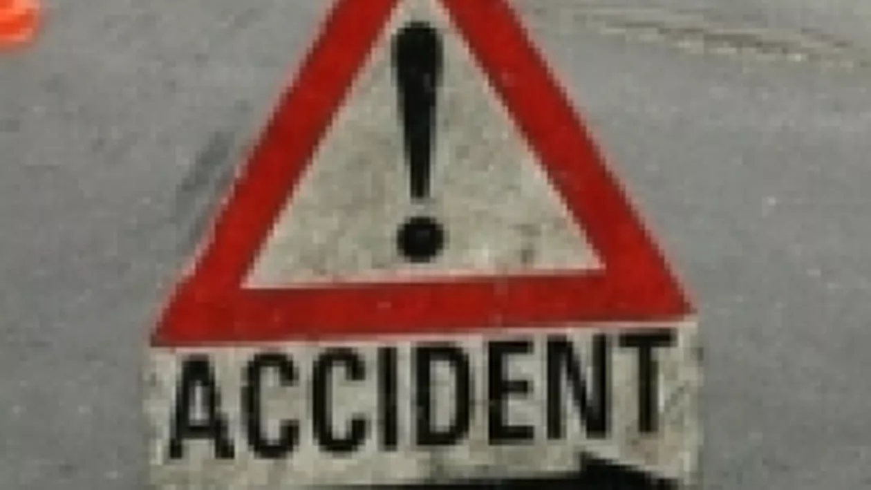Vaslui: Un microbuz cu călători a accidentat mortal un bărbat căzut pe şosea