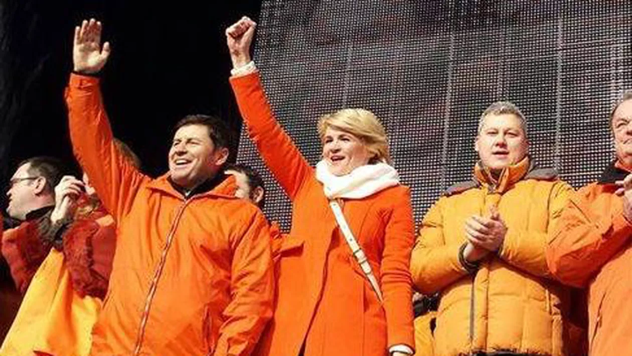 Miting PDL de amploare în București împotriva Guvernului USL: „Au promis miere și ne dau fiere” (VIDEO)