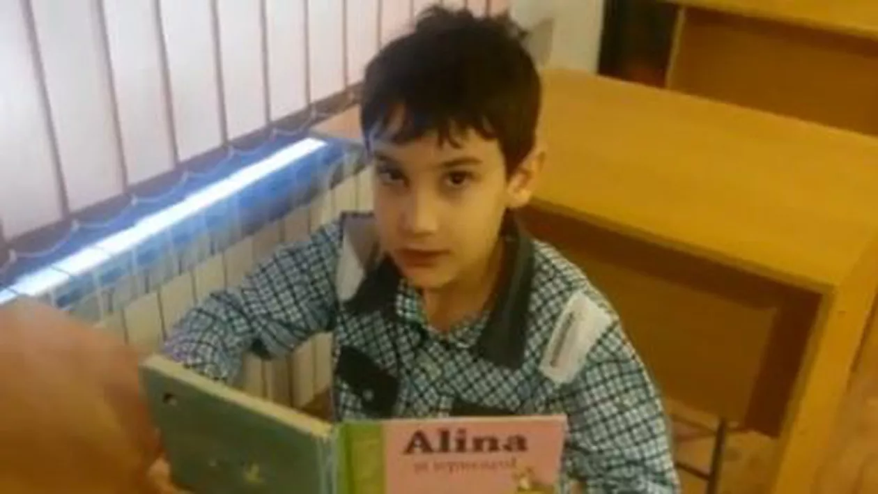 Geniul din București: Un băiat de 7 ani extrage radicali, scrie, citește cursiv și este pasionat de IT (VIDEO)