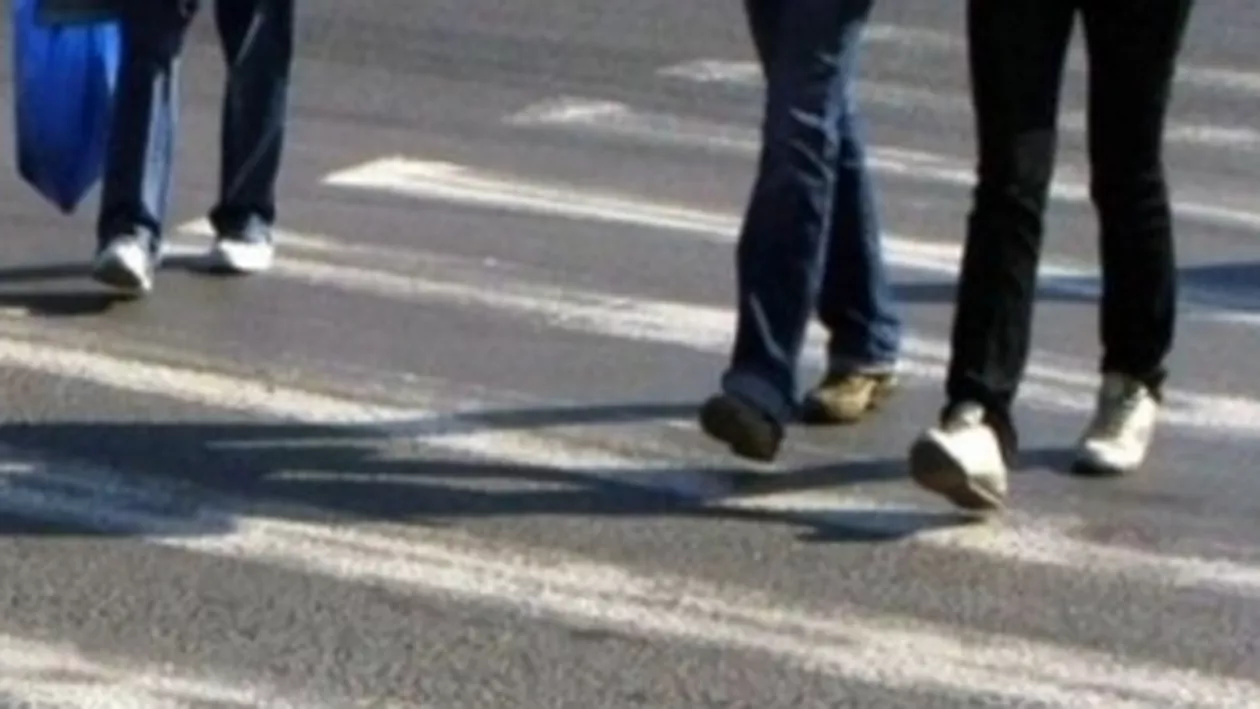 Târgu Jiu: Două fete de 9 și 10 ani au fost lovite cu maşina pe trecerea de pietoni