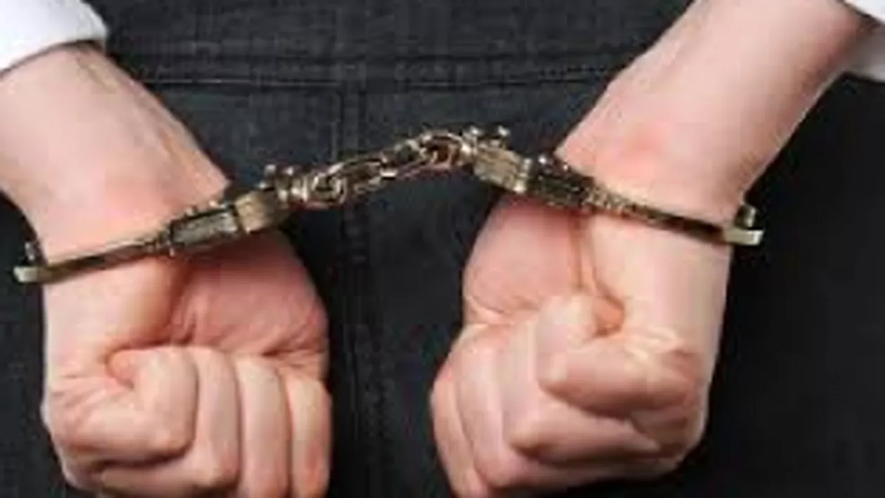 Bacău: Un bărbat a fost arestat, fiind acuzat că și-a abuzat sexual mama, imobilizată la pat