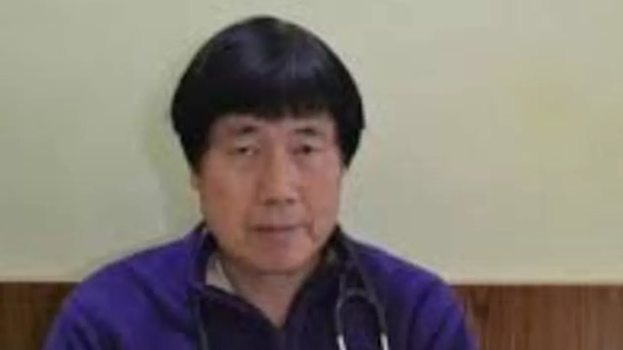 Un singaporez de 63 de ani, student la Iaşi, ar putea fi cel mai bătrân absolvent de Medicină