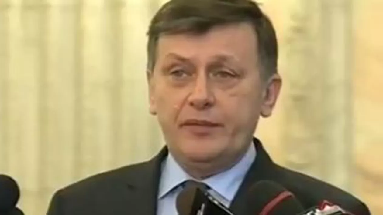 Crin Antonescu, după întâlnirea cu premierul: Dacă Ponta vrea Guvern cu liberalii, face modificările în Parlament. Şi aşa Guvernul e prea mare (VIDEO)