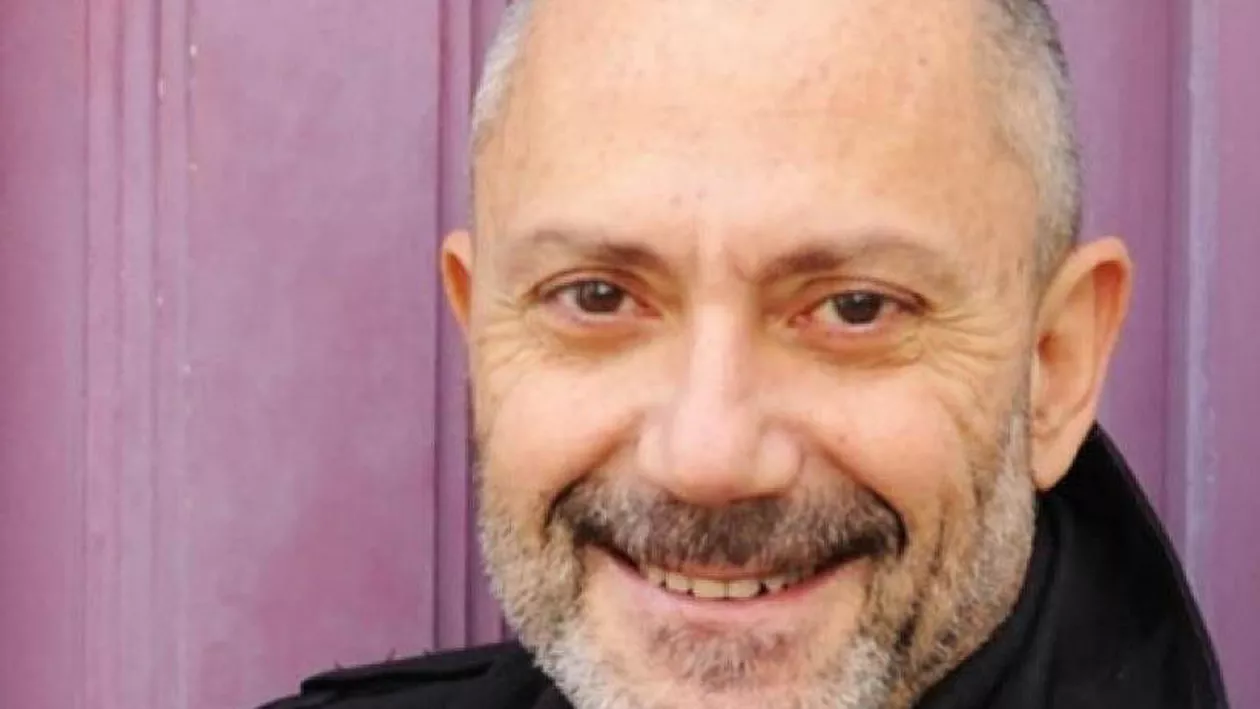 Grecia: Un jurnalist, candidat la Primăria Atenei, anunţă că este homosexual şi seropozitiv