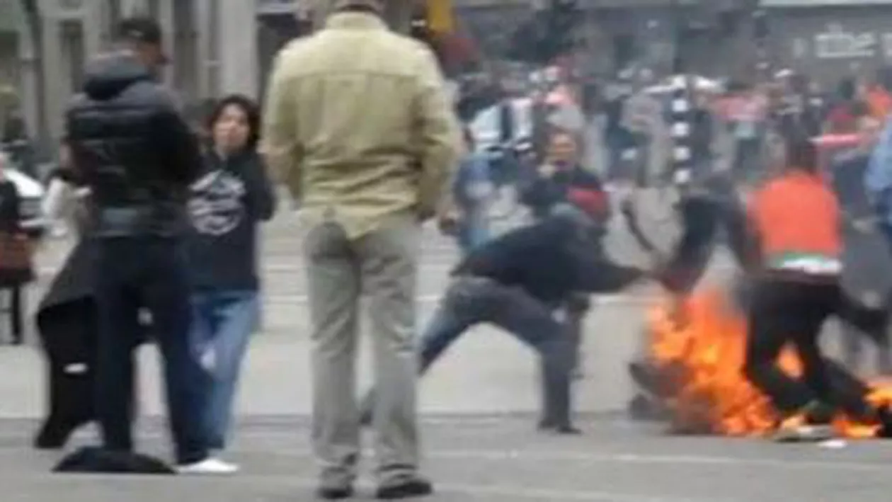 Iran: Un bărbat și-a dat foc în fața Ministerului Petrolului