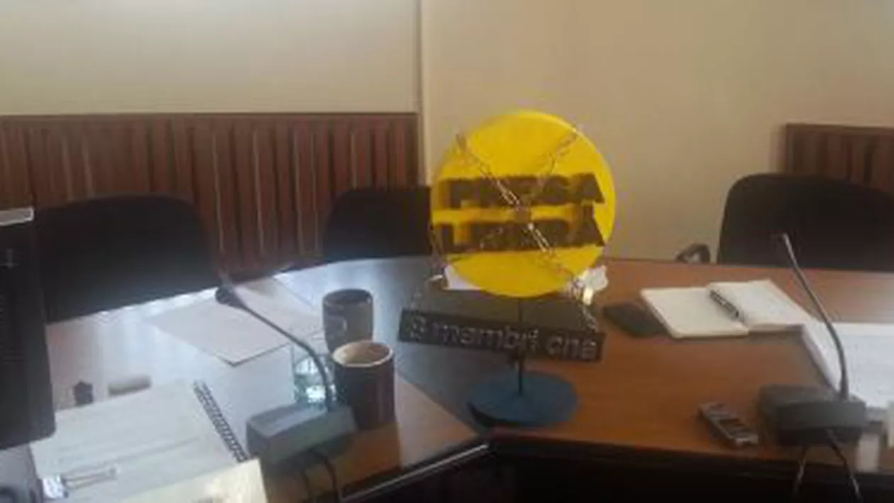 Ședința CNA, întreruptă după un protest al lui Valentin Jucan: ”Opt membri CNA pun presa liberă în lanțuri”