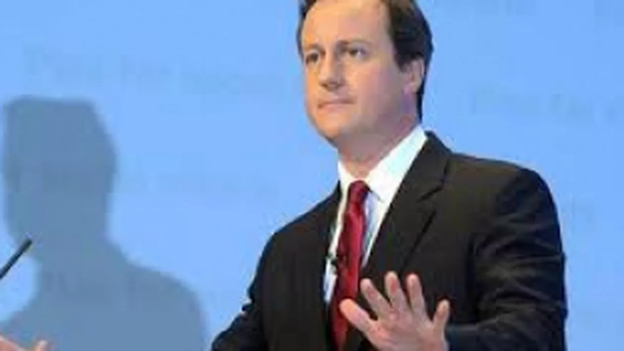 David Cameron îi cere lui Viktor Ianukovici să retragă forţele paramilitare din Kiev