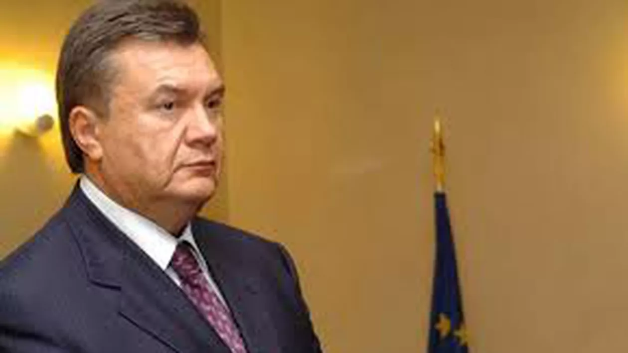 Mii de documente, descoperite de jurnaliști în lacul vilei lui Viktor Ianukovici și publicate pe site-ul YanukoviciLeaks