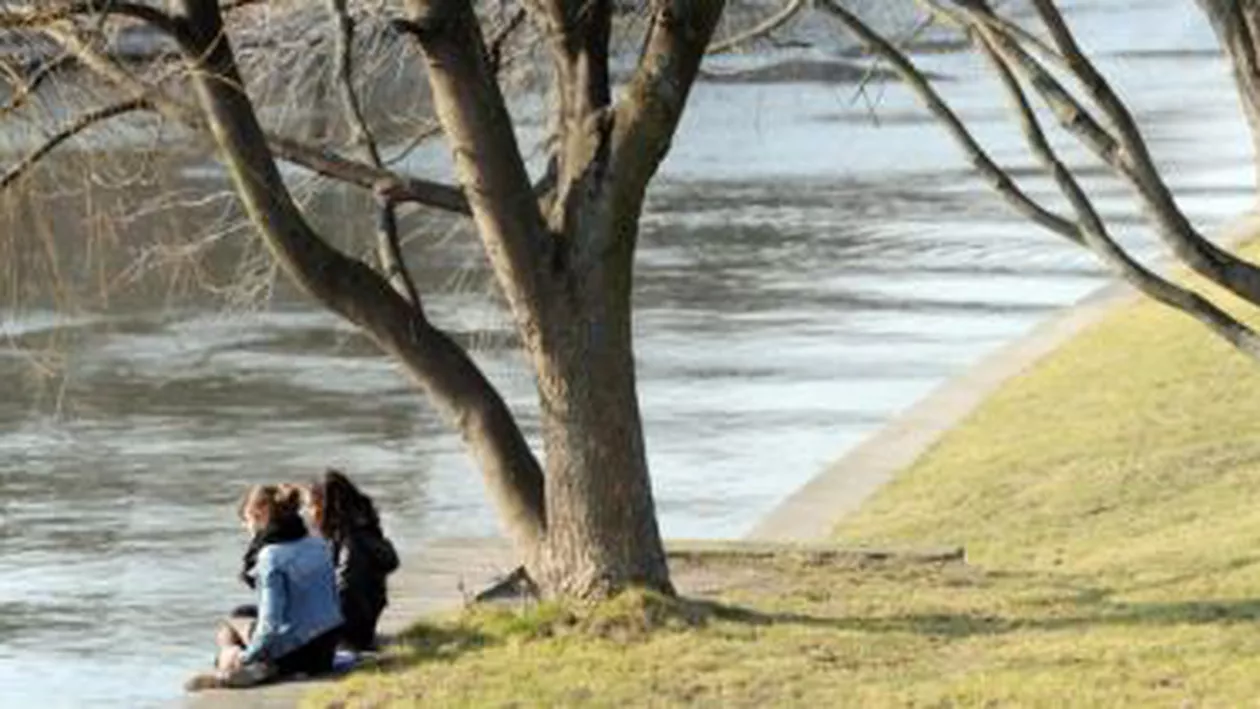 Vreme caldă în cea mai mare parte a țării. Vezi prognoza meteo pentru vineri
