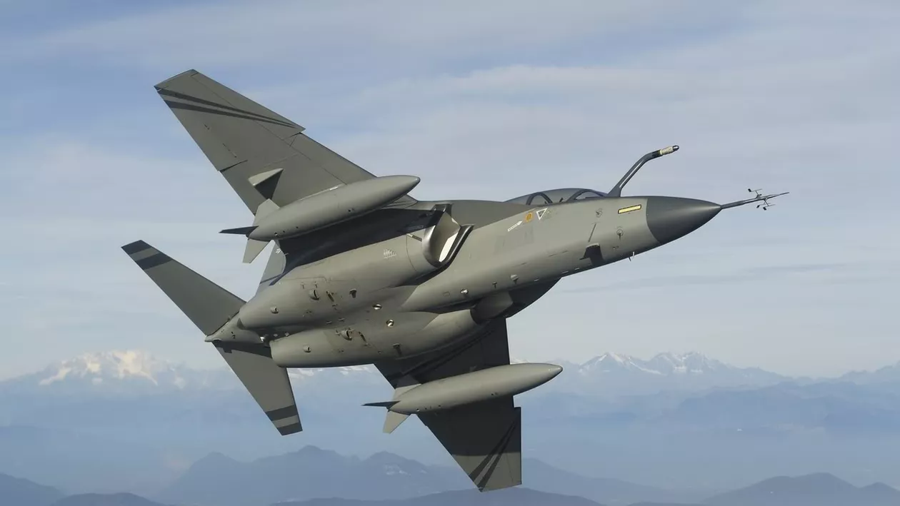 Polonia cumpără opt avioane militare de antrenament din Italia