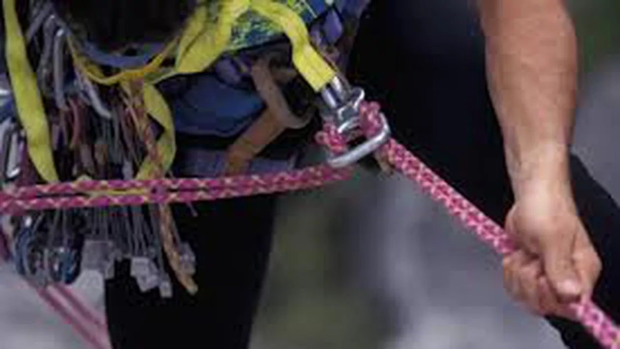 Alpinist dispărut în Munţii Făgăraş de două zile, găsit mort