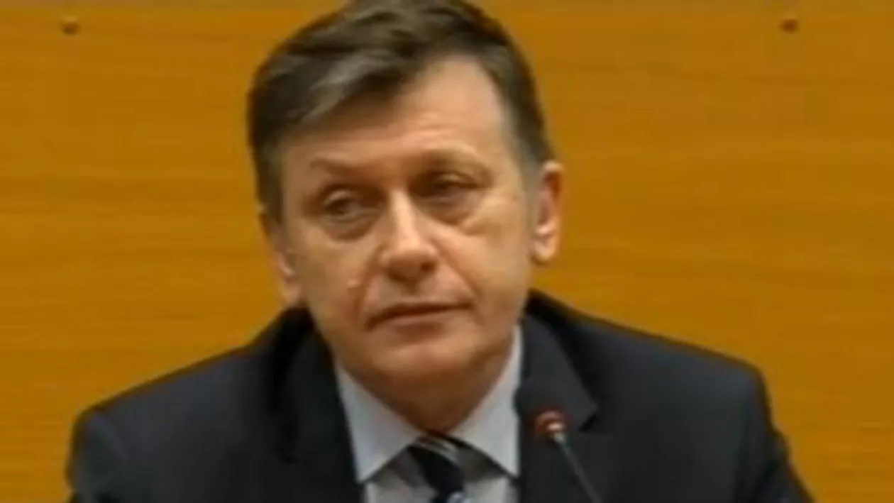 Crin Antonescu: Tăriceanu e într-o situație care se poate descrie la diateza pasivă