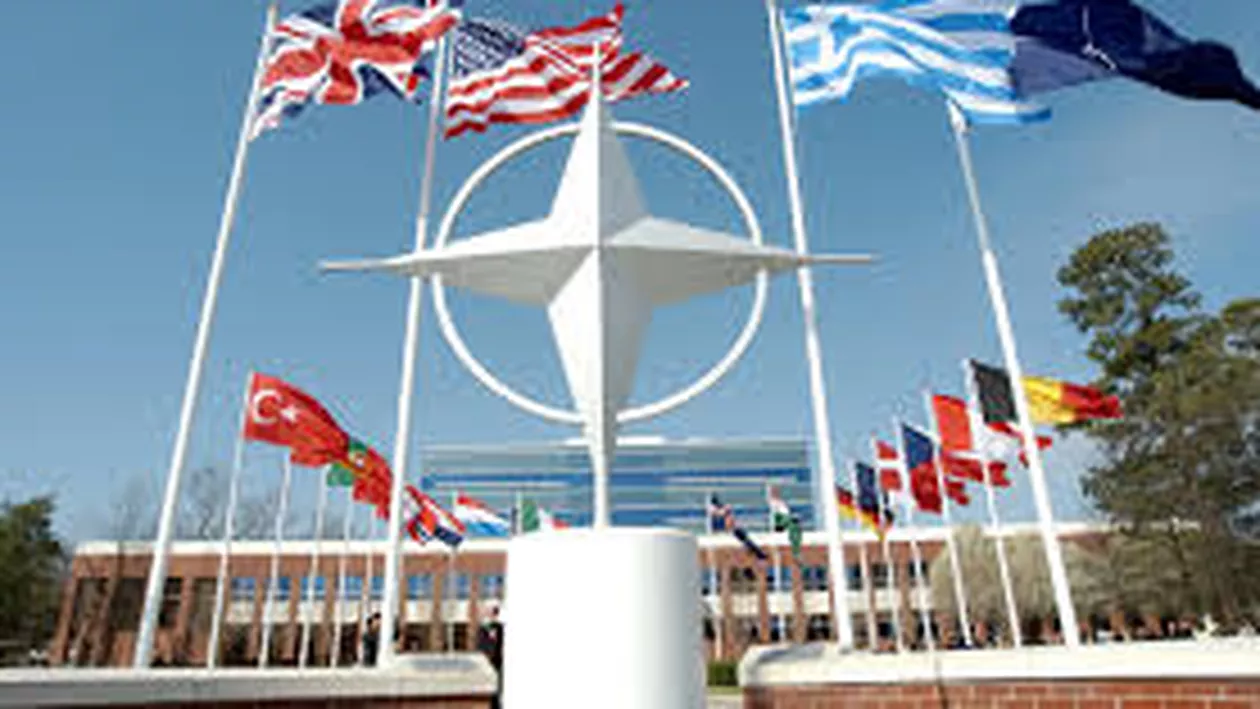 NATO sporeşte cooperarea cu Ucraina şi o diminuează pe cea cu Rusia