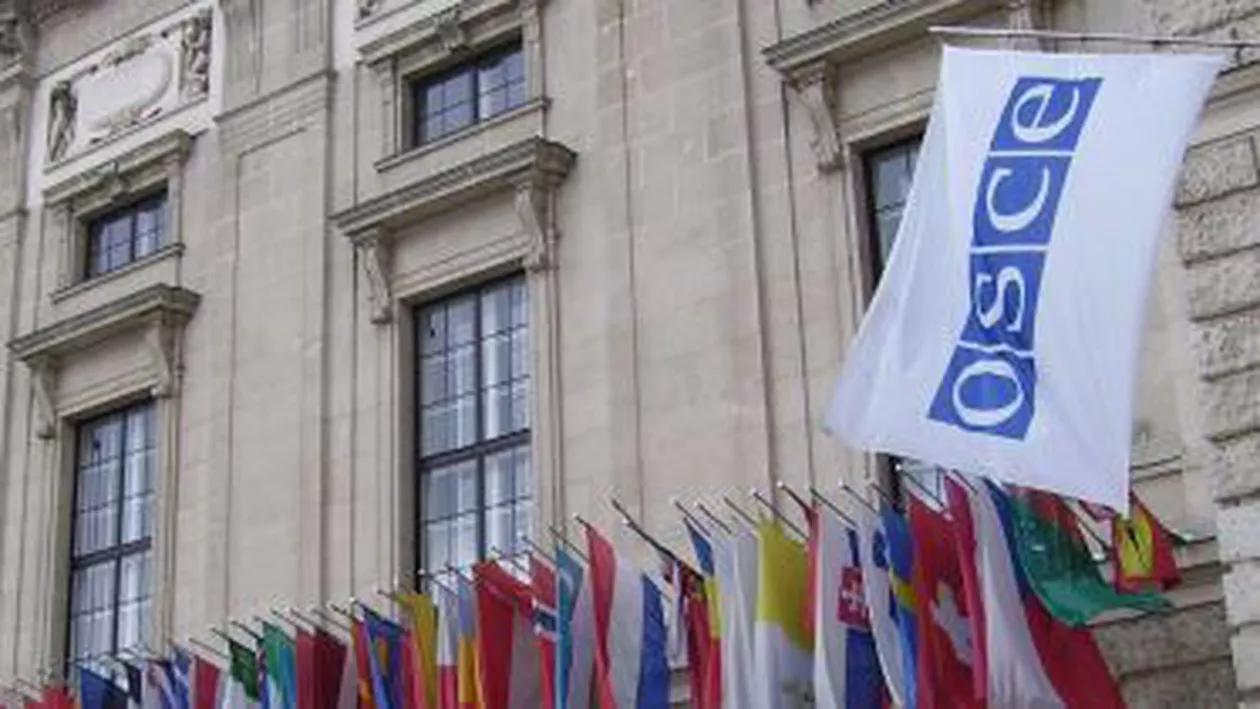 Observatorii OSCE au fost împiedicați să intre în Crimeea de către persoane înarmate