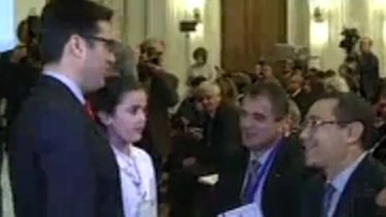 Ponta a glumit cu fiica ministrului Pricopie, aflată la Parlament în timpul orelor: ”Cine te-a învoit?” (VIDEO)
