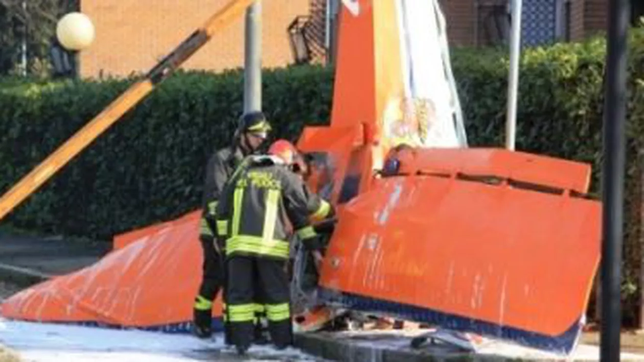 Italia: O româncă a murit după ce un avion ultraușor s-a prăbușit în nordul țării