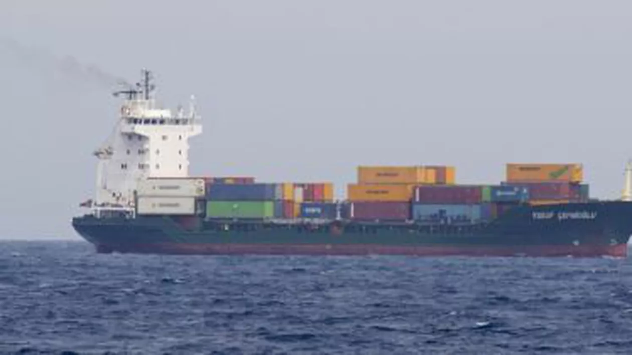 Risc de poluare după ce o navă turcă a eșuat în largul insulei Mykonos, în Marea Egee