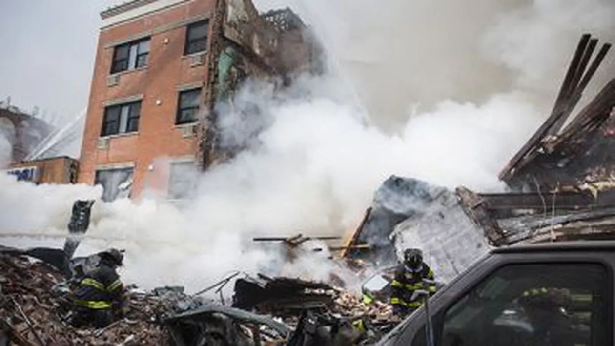 New York: Cel puțin șapte persoane au murit, iar alte 68 au fost rănite după ce două clădiri s-au prăbușit