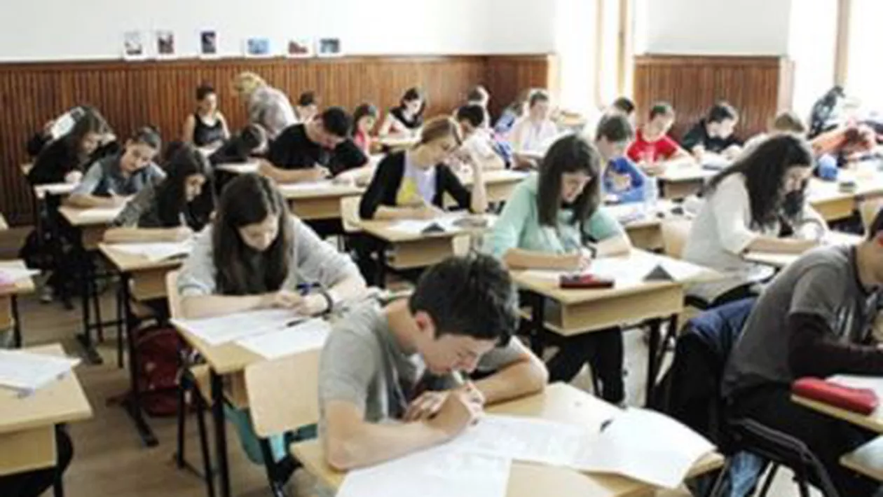 Elevii care au susținut simularea pentru examenul de bacalaureat află vineri ce note au obținut