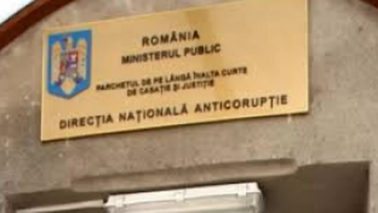 Director din ARR Bucureşti şi doi oameni de afaceri din Cluj, reţinuţi de DNA