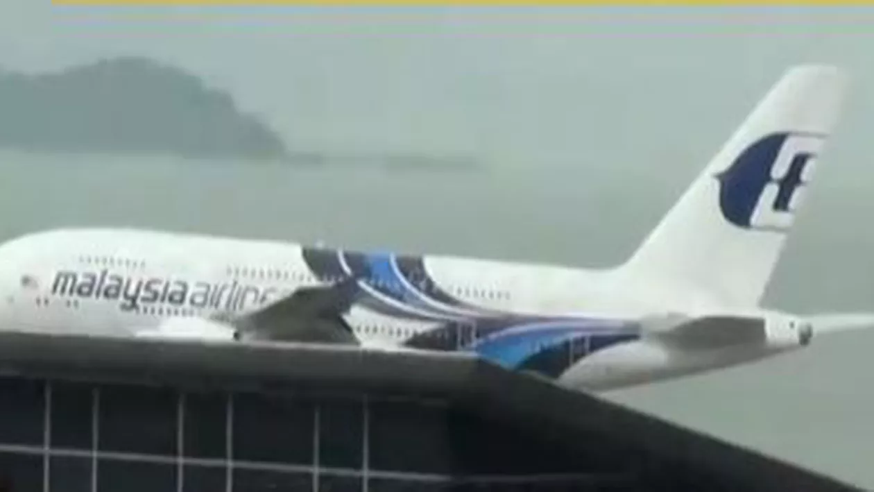 Unul dintre piloți, printre principalii suspecți în deturnarea avionului dispărut al Malaysia Airlines (VIDEO)