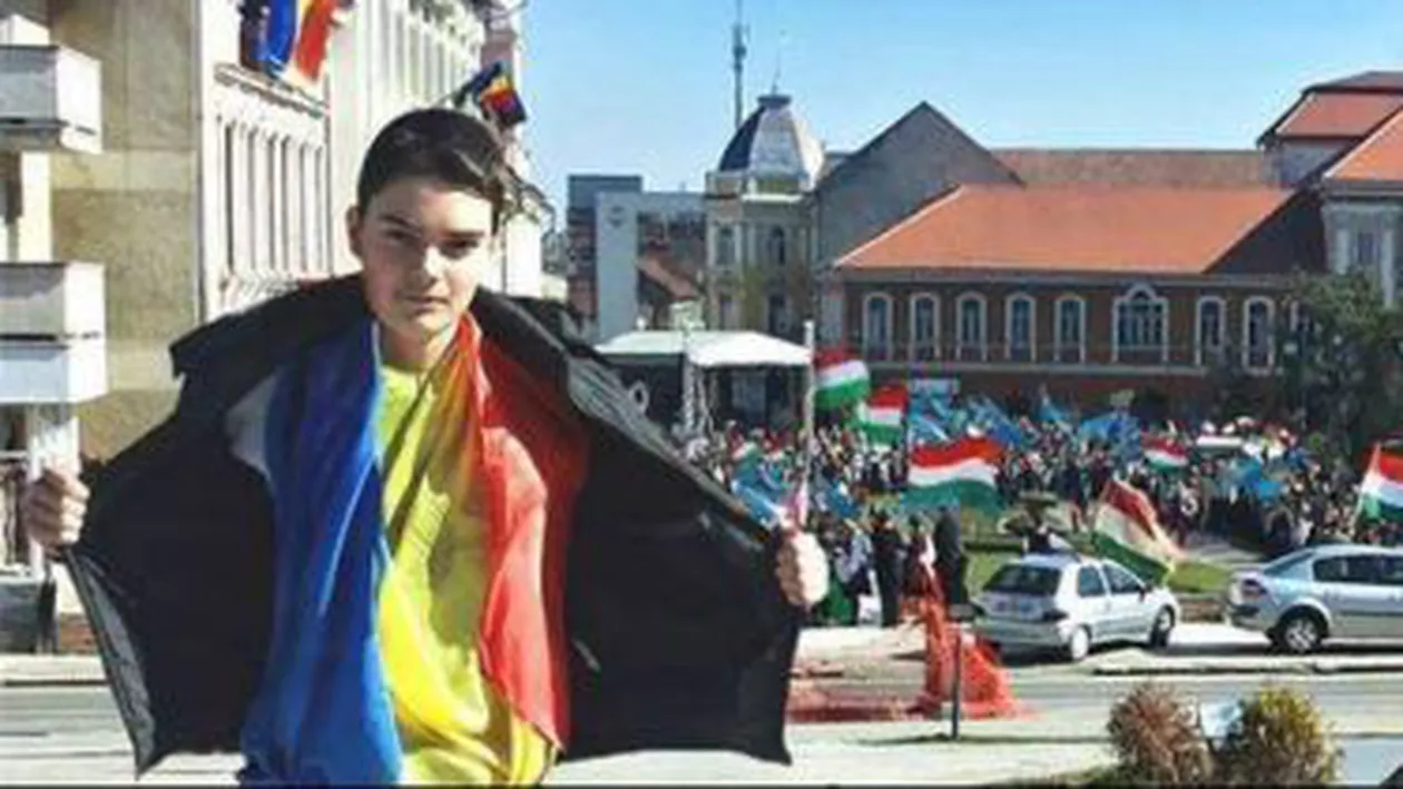 Un băiat din Sfântu Gheorghe, amenințat pe Facebook, după ce s-a fotografiat cu steagul României de Ziua Maghiarilor (FOTO)