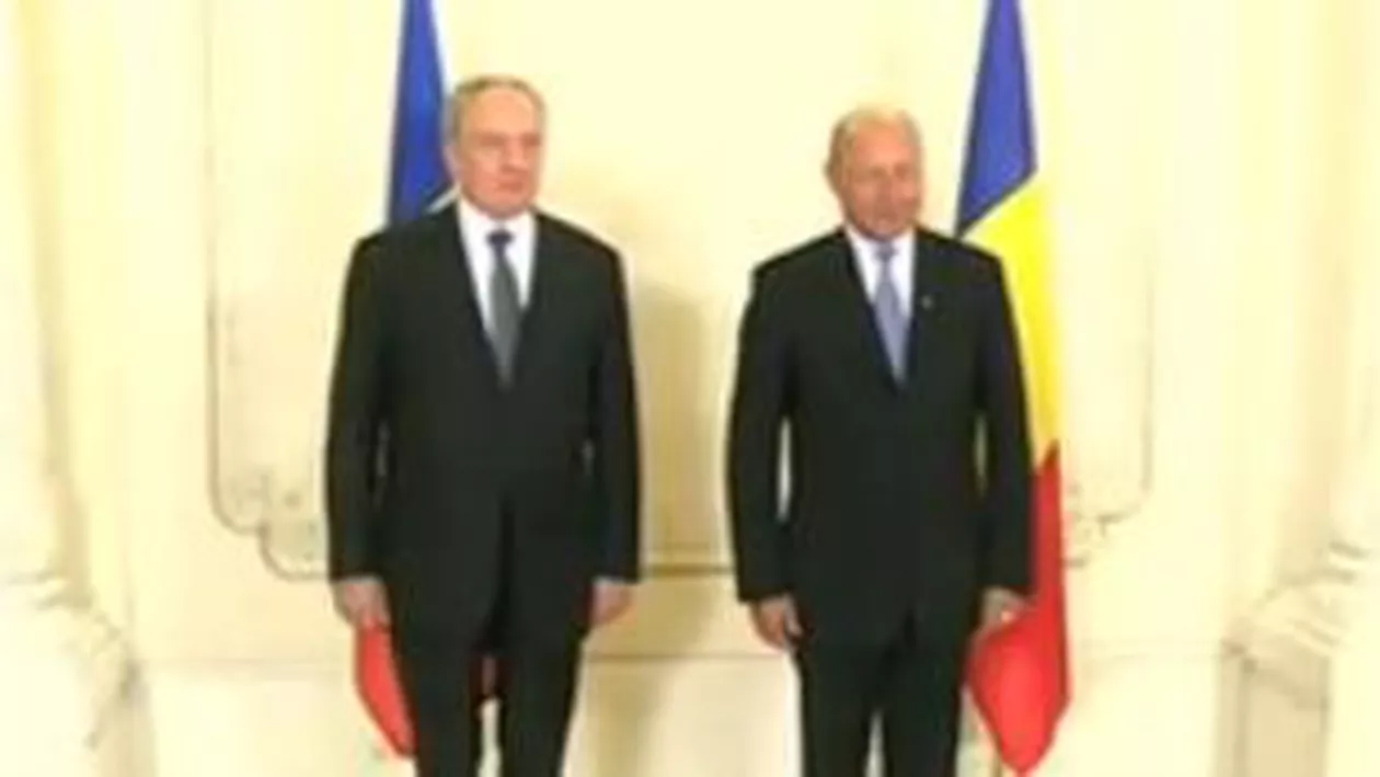 Traian Băsescu, întâmpinat la Iași cu mesajul "Basarabia, pământ românesc". Șeful statului: "Și eu cred la fel" (VIDEO)