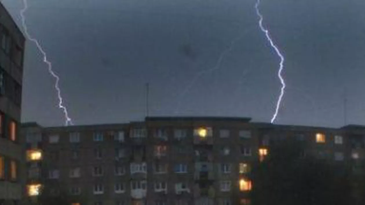 Informare meteorologică de descărcări electrice și intensificări ale vântului pentru întreaga țară